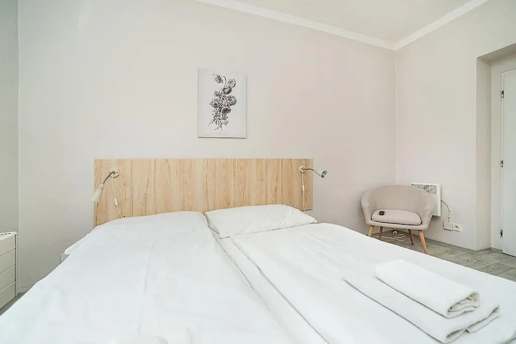 Bright 2 Bed With Big Terrace By Tram Apartamento Praga