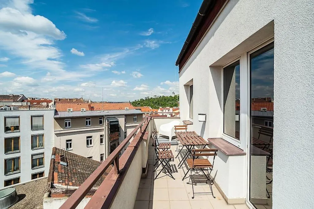Bright 2 Bed With Big Terrace By Tram Apartamento Praga República Checa