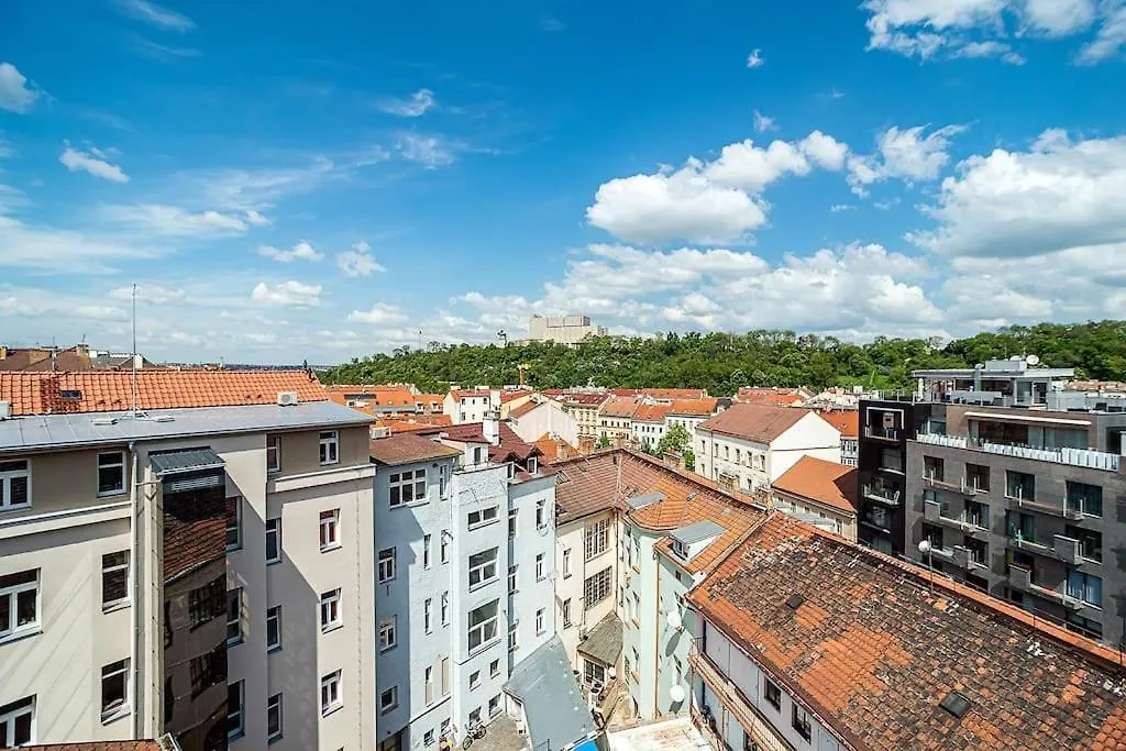 Bright 2 Bed With Big Terrace By Tram Apartamento Praga