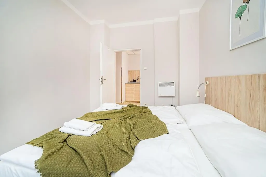 Bright 2 Bed With Big Terrace By Tram Apartamento Praga